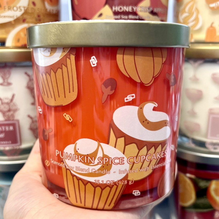 bath and body works frosted cupcake candle